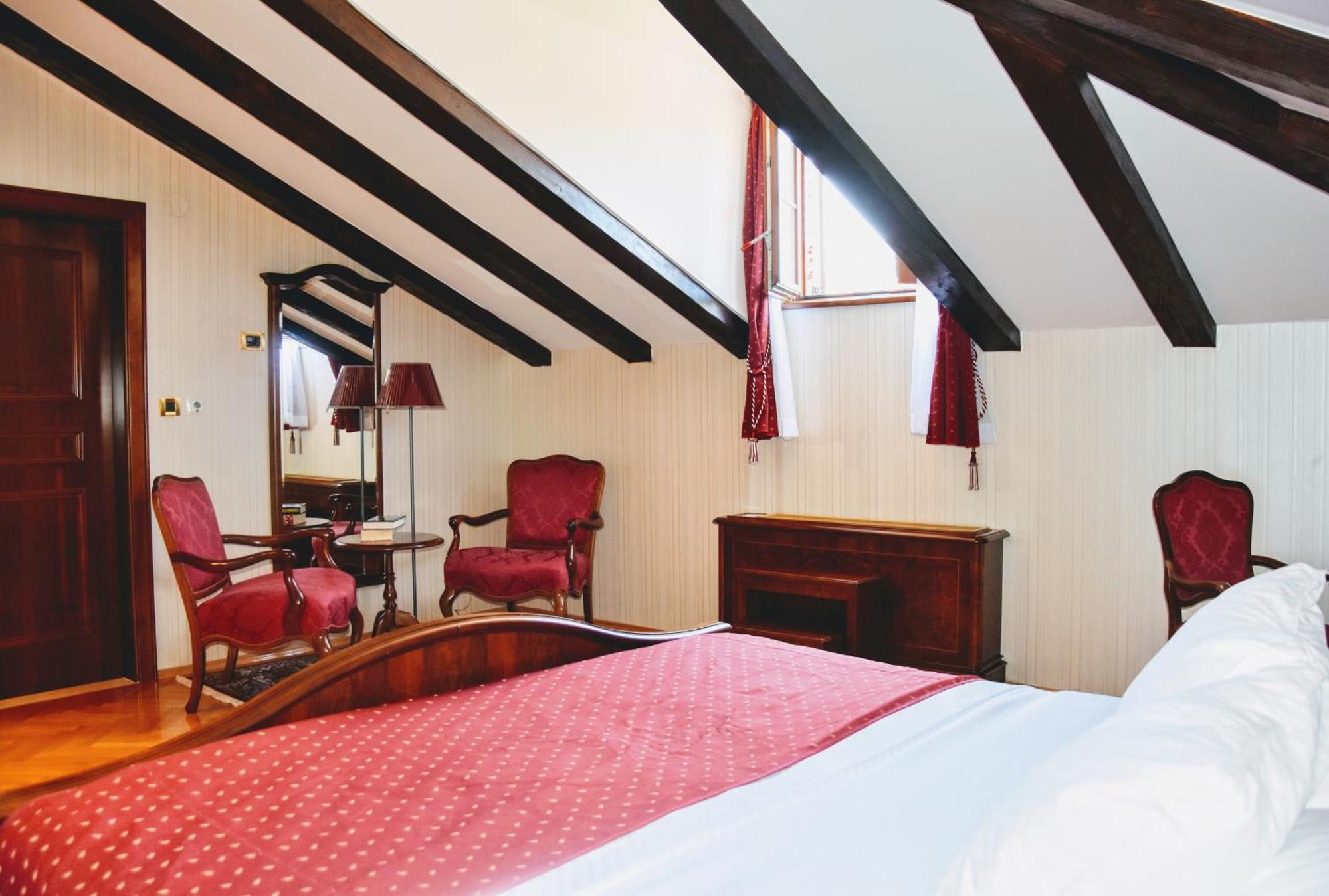 Elegant Loft Room,1698857898:JPEG